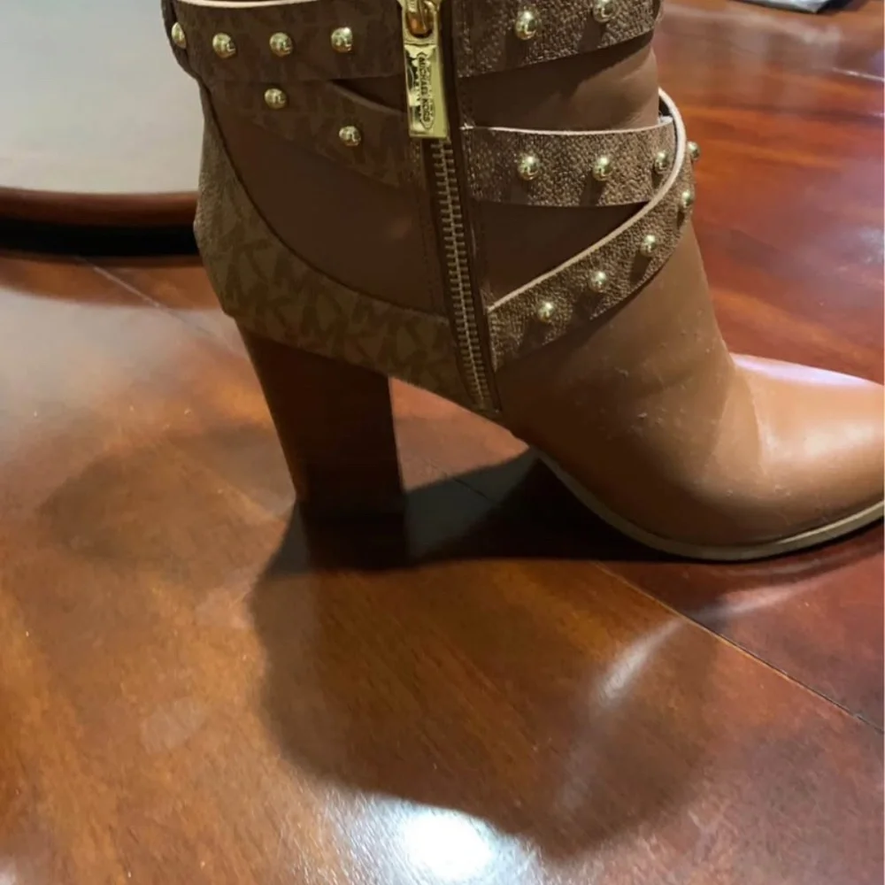 Michael Kors booties - Picture 3 of 3